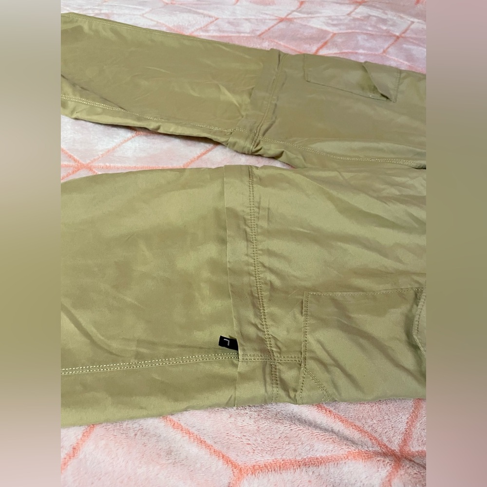 🌄 The North Face Boy’s Khaki Cargo Pants with Zip-off Bottoms 🌄 - Picture 2 of 5